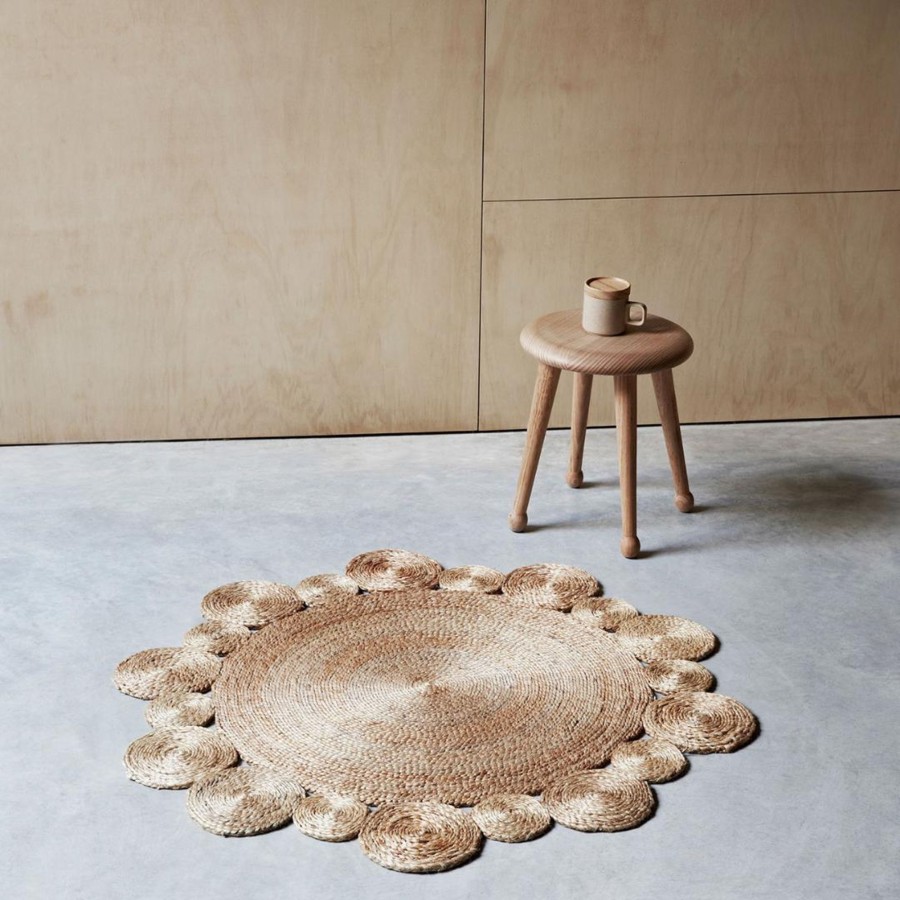 Homewares Armadillo | Flower Weave Daisy Rug - 0.98M Diameter